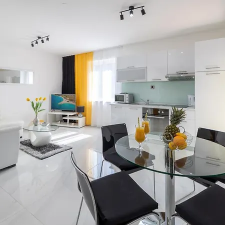 Antunovic * Макарска