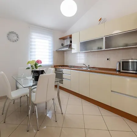 Antunovic * ماكارسكا