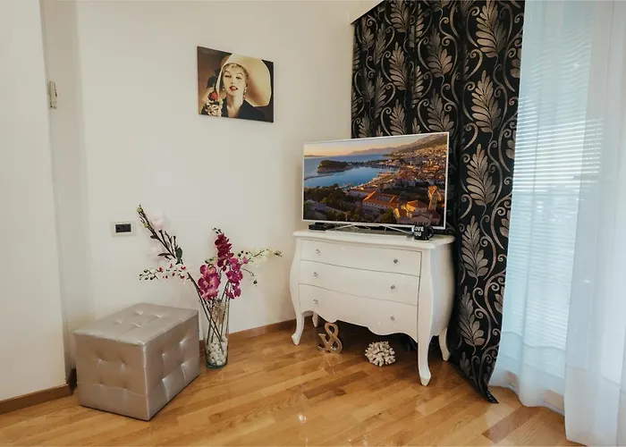 Antunovic * Makarská