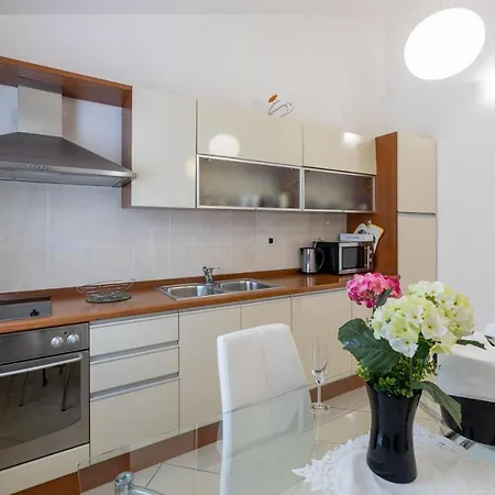 アパート Antunovic マカルスカ