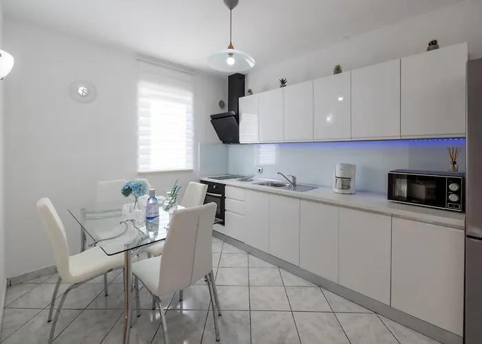 Antunovic * Μακάρσκα