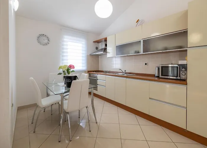 Antunovic * Μακάρσκα